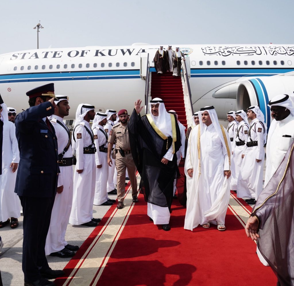 ممثل سمو الأمير سمو ولي العهد الشيخ صباح الخالد يصل إلى مطار الدوحة الدولي