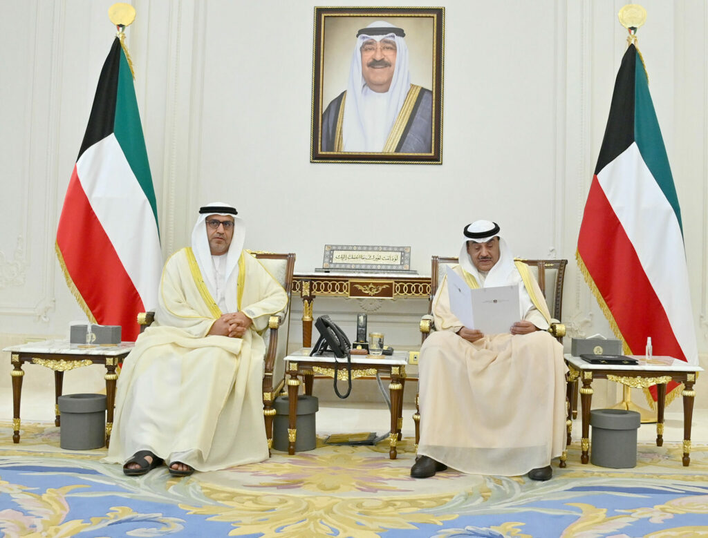 سمو ولي العهد يتسلم دعوة لحضور القمة العالمية للحكومات 2026 في دبي