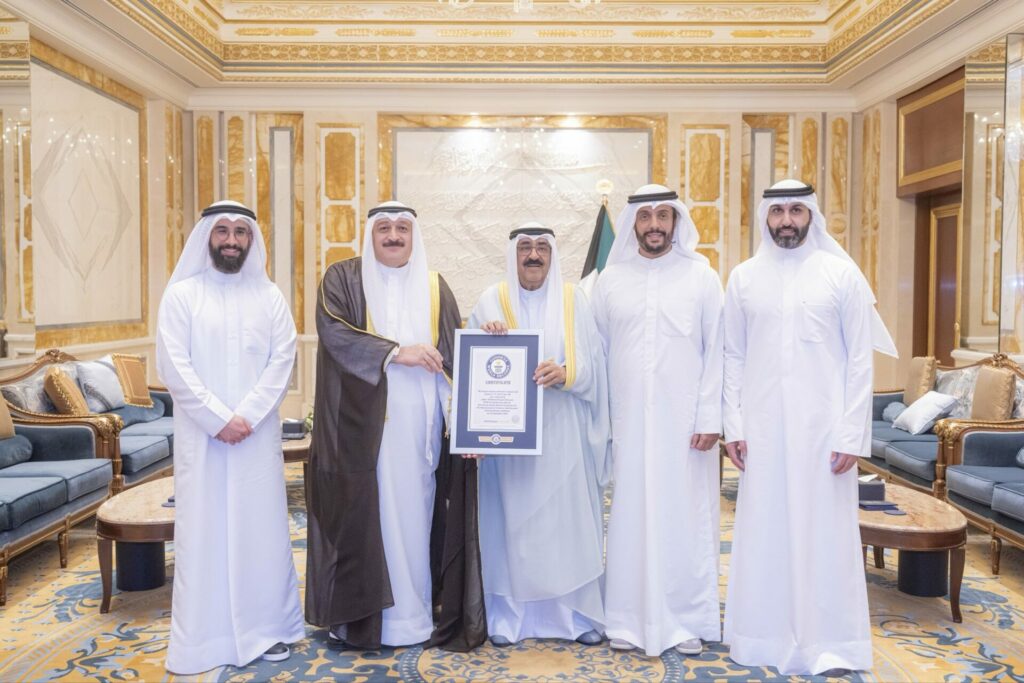 سمو الأمير يستقبل العوضي والفريق الطبي الذي حقق رقماً قياسياً جديداً بـ«غينيس»