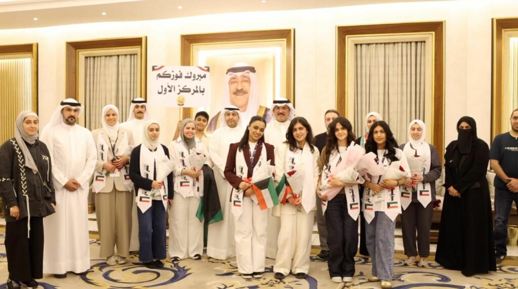 وزير التربية يستقبل الطلبة الفائزين في ملتقى «الابتكار المالي»