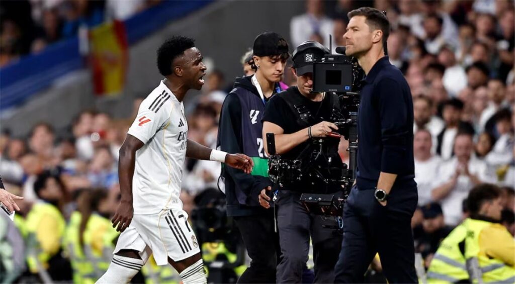 بعد الغضب من تشابي.. هل يرحل فينيسيوس الى سان جيرمان؟