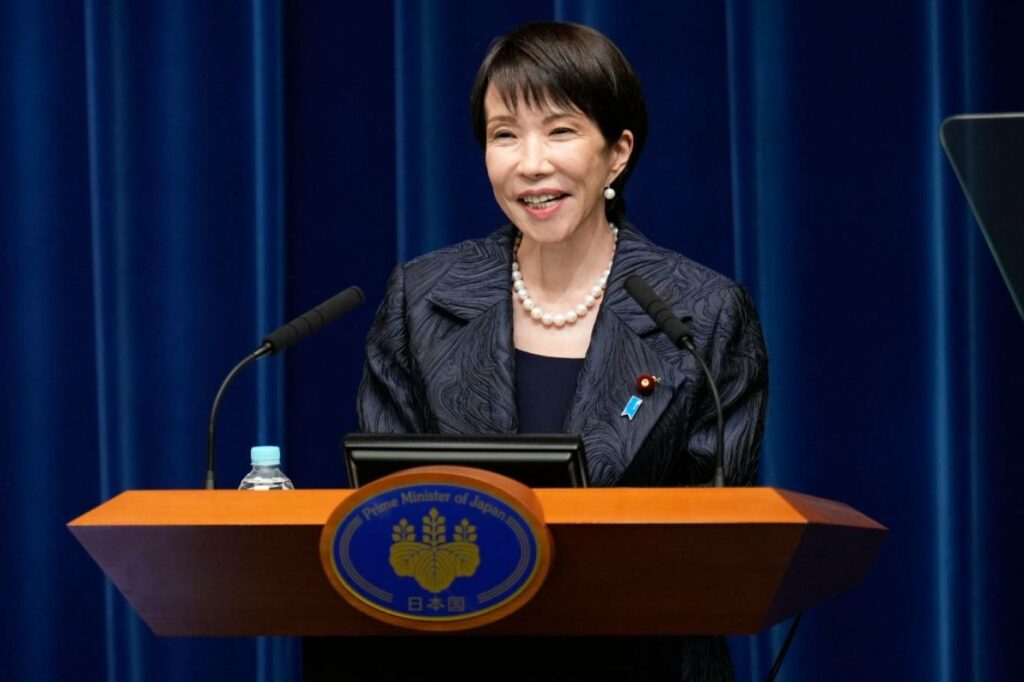 رئيسة وزراء اليابان تعتزم خفض راتبها وكل أعضاء مجلس الوزراء