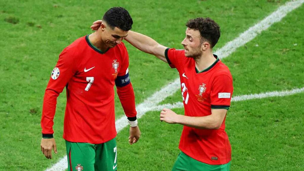 رونالدو يكشف سبب غيابه عن جنازة جوتا ..المكان يتحول إلى سيرك