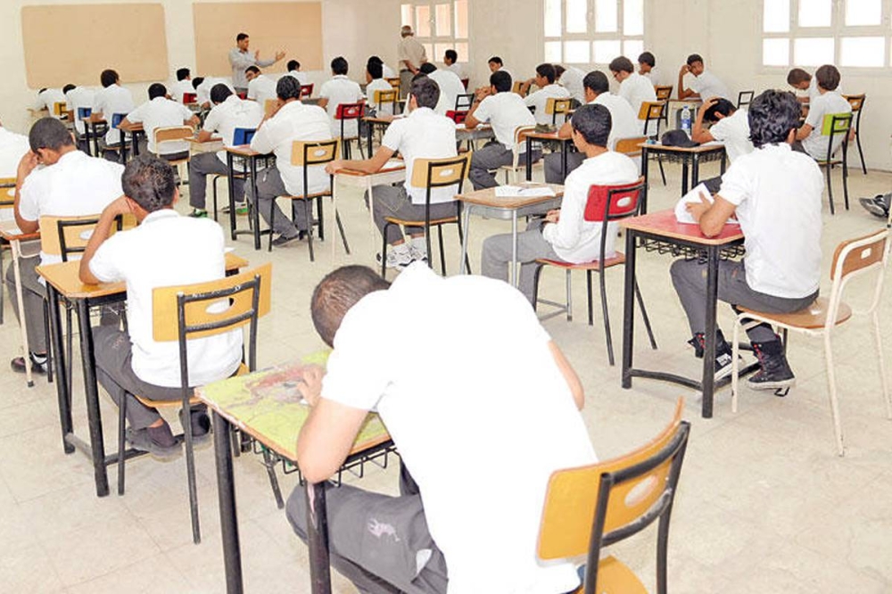 33476 طالباً وطالبة يؤدون اختبارات الصف الثاني عشر غداً