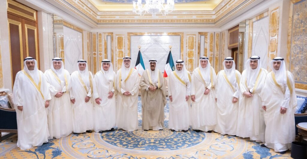 سمو الأمير يستقبل رؤساء البعثات الدبلوماسية الكويتية الجدد لأداء اليمين القانونية