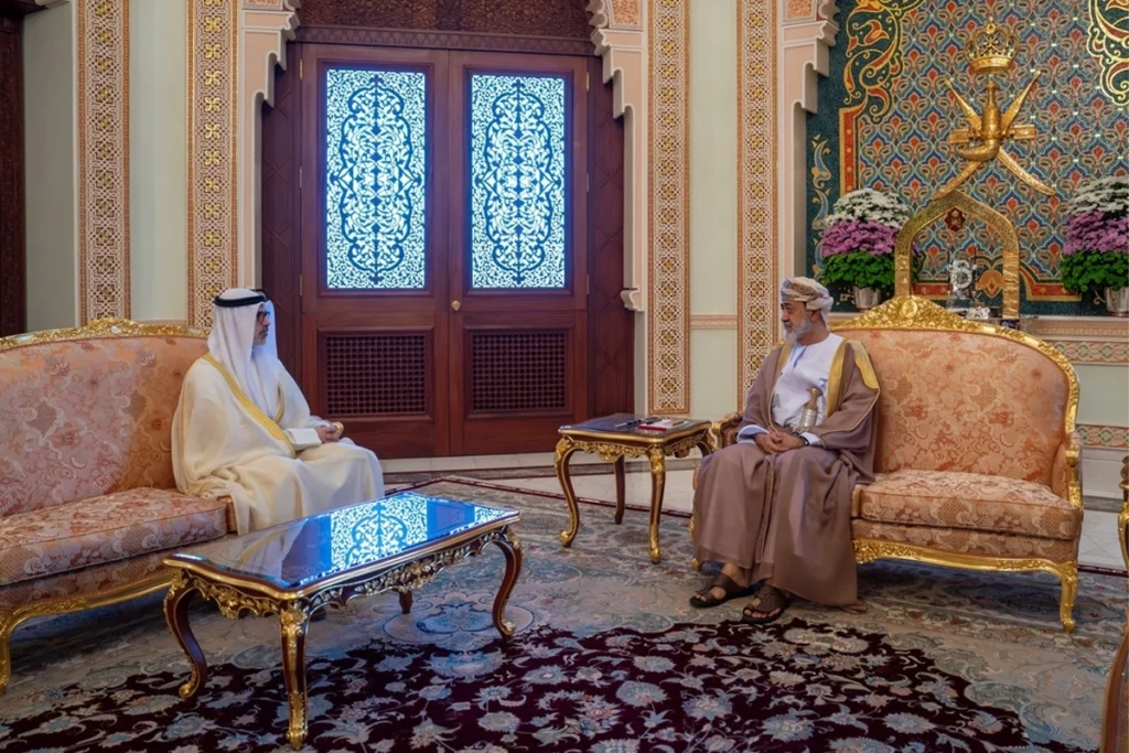 سلطان عمان يستقبل وزير الخارجية ويبحث التطورات الراهنة في المنطقة