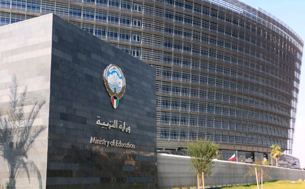 «التربية»: قرارات تأديبية بحق موظفين مسؤولين عن ممارسات طباعة الكتب