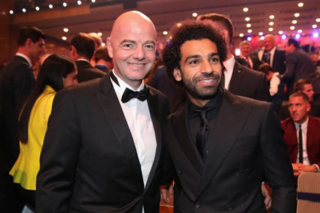 رئيس فيفا يفاجئ محمد صلاح
