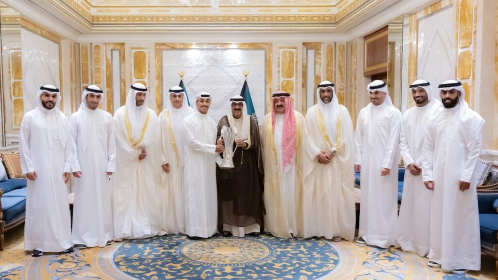 الأمير استقبل وزير «الشباب والرياضة» ومجلس إدارة ولاعبي نادي الكويت بمناسبة التتويج بـ«دوري التحدي الآسيوي»