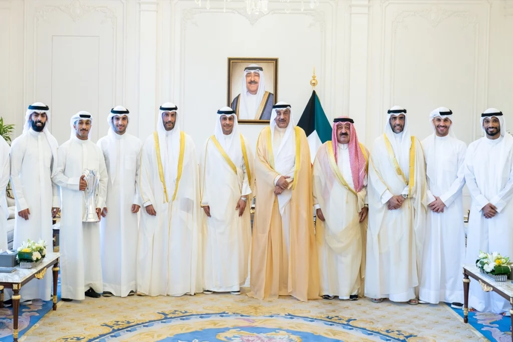 ولي العهد يستقبل الوزير الجلاهمة ومجلس إدارة ولاعبي نادي الكويت