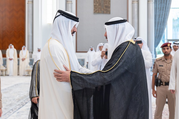 ممثل سمو الأمير سمو ولي العهد يقدّم واجب العزاء في وفاة الأمير الوالد