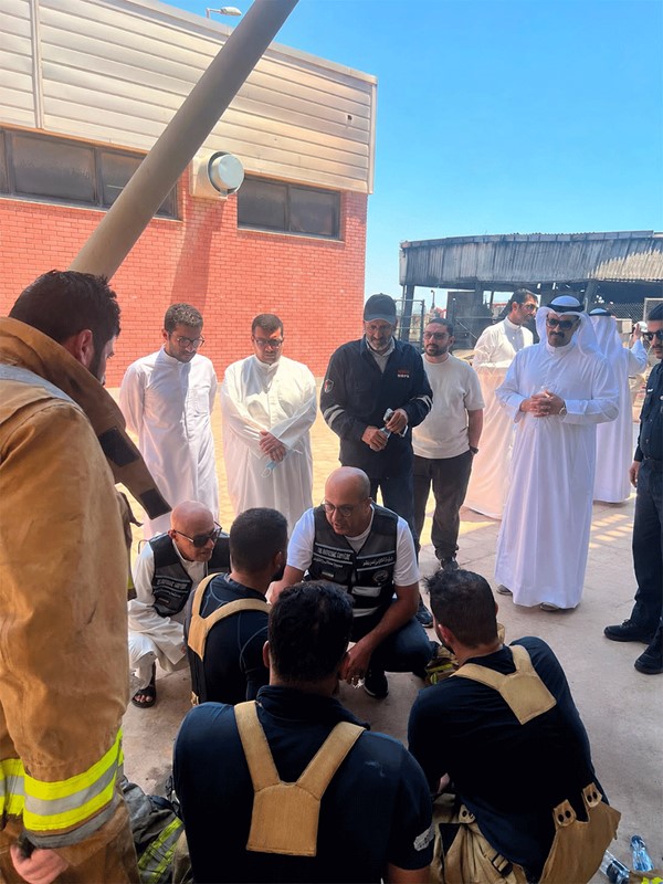 وزير الكهرباء يتفقد موقع الحادث في محطة القوى الكهربائية وتقطير المياه