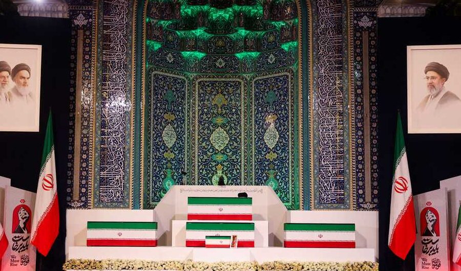 جثمان خامنئي يصل إلى مصلى طهران.. استعداداً لمراسم تشييعه