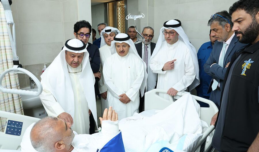 وزير النفط يطمئن على حالة المُصاب جراء استهداف منصة بحرية تابعة لـ«نفط الكويت»