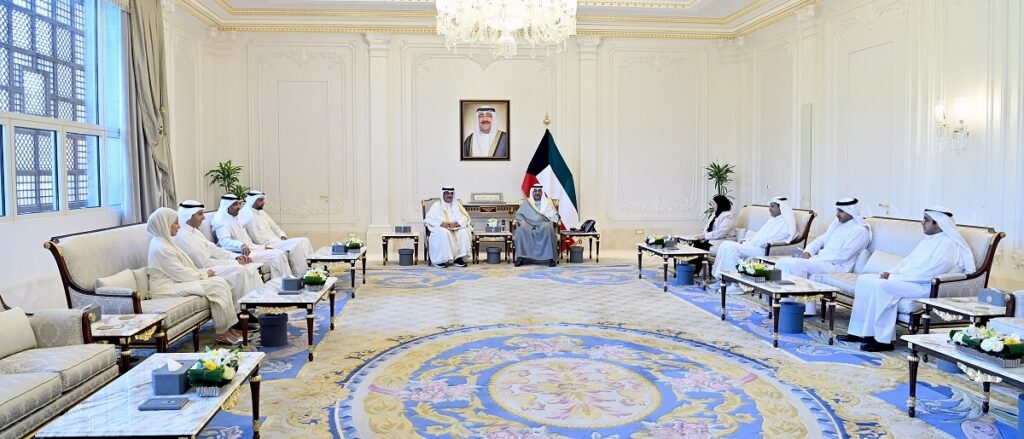 سمو ولي العهد يستقبل وزير التربية وقيادات الوزارة
