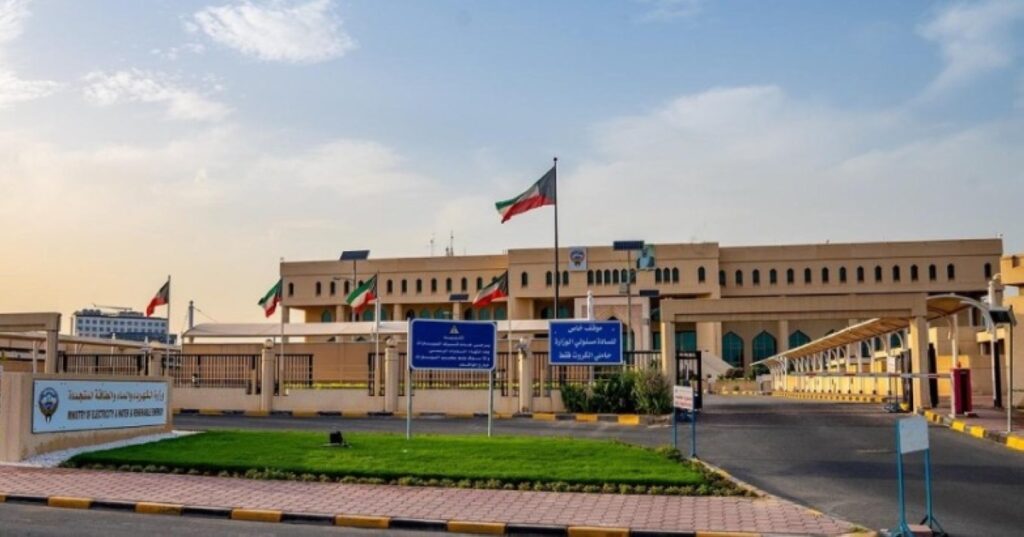 صرف الدفعة الثانية من «الأعمال الممتازة» لموظفي «الكهرباء»