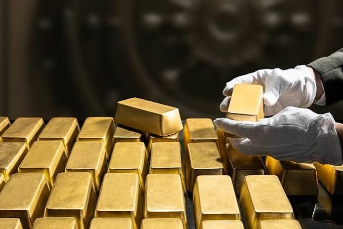 الذهب يتراجع مع ارتفاع أسعار النفط