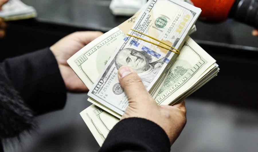 ارتفاع تحويلات المصريين العاملين بالخارج إلى 43 مليار دولار.. خلال 11 شهراً