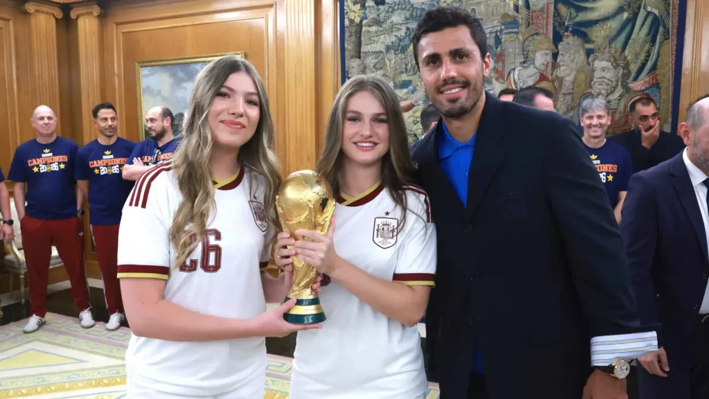أثناء استقبال منتخب إسبانيا.. لماذا ارتدت الأميرة ليونور القميص رقم 26 ؟
