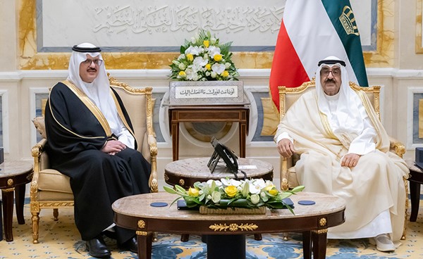 سمو الأمير يتسلم دعوة من ولي العهد السعودي لحضور «منتدى مبادرة مستقبل الاستثمار»