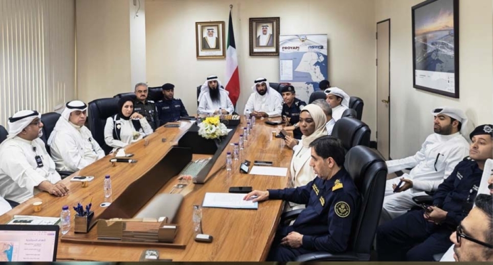 5 جهات حكومية تناقش مسارات محطات وزن الشاحنات